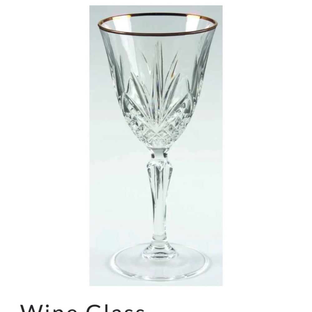 4 wine glasses. Salzburg. New in box. Never used